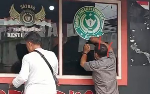 Ormas dan LSM Diperintahkan Tertibkan Atribut oleh Polres Serang hingga Senin Depan
