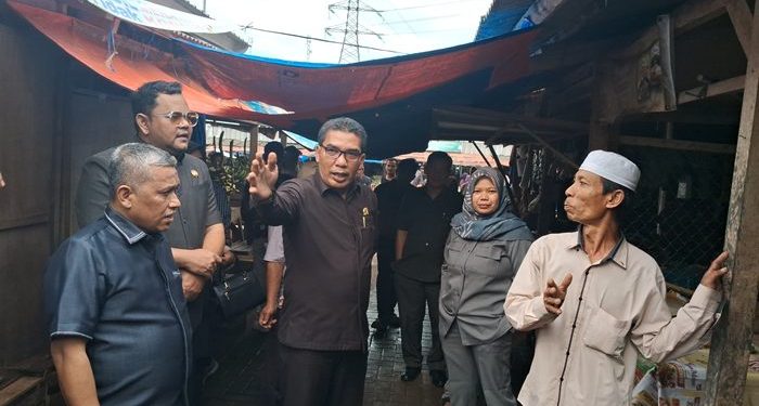 DPRD Lebak Berkunjung ke Pasar Sampay, Pedagang Curhat tentang e-Parking yang Menyebabkan Sepi Pembeli