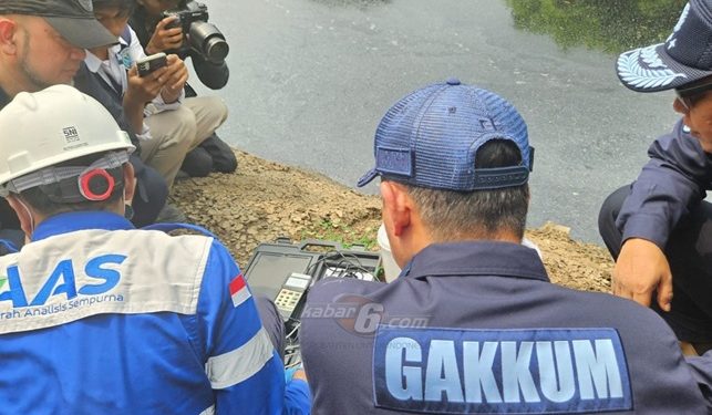 Empat Fakta Aksi Menteri Bersih-bersih Pabrik Nakal Buang Limbah di Sungai Cirarab