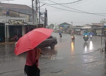 Atap Rumah Wanita Paruh Baya di Ciputat Roboh Karena Hujan Lebat