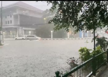 Banjir Melanda Jalan Rangkasbitung, Termasuk Area Depan Gedung Pemerintahan