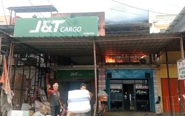 Enam Ruko Hangus Terbakar di Pasar Kemis Tangerang