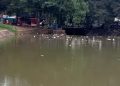 Danau di Tangerang Dipenuhi Sampah Seperti Lautan Saat Libur Kerja