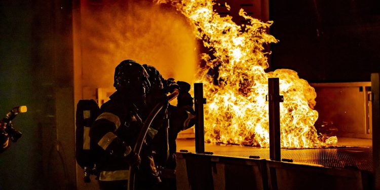 Bengkel Karawaci Terbakar, Satu Mobil dan Kios Mebel Terbakar