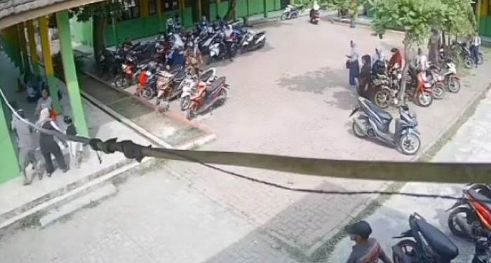 Wanita di Serang Ditusuk Suami Saat Mengambil Ijazah Anak di Sekolah