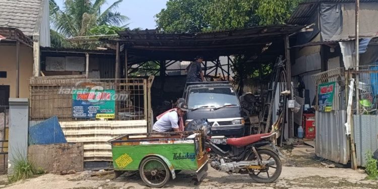 Tim Gegana Evakuasi Dua Mortir di Lapak Rongsokan Besi