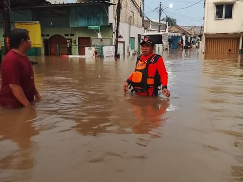 Dua RW Kayu Gede Tangsel Terendam Banjir Setinggi Satu Meter