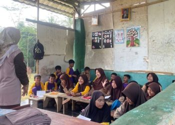 Siswa MI di Daerah Terpencil Lebak Harus Belajar di Gubuk