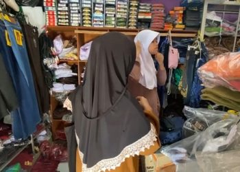 Pedagang Seragam Sekolah di Lebak Menghadapi Penurunan Jumlah Pembeli