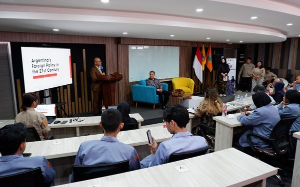 Dialog Global Melalui Diplomasi Kampus antara Universitas Moestopo dan Argentina