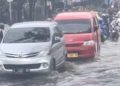 Akses Jalan Tol Bitung Tangerang Terendam Banjir Kendaraan Macet Parah