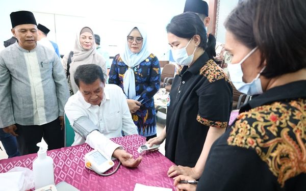 Pengobatan Gratis dan Baksos di Sepatan Timur oleh Bupati Maesyal