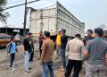 Sopir Truk Lampung Tewas Gantung Diri di Belakang Mobilnya