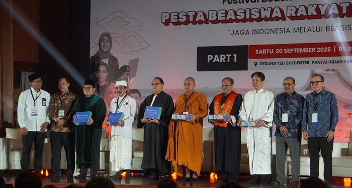Jaga Indonesia dengan Beasiswa Festival Merah Putih 2025