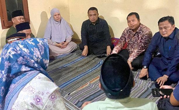 Wakil Rakyat Kabupaten Tangerang Melayat ke Rumah Duka Siswa Korban Aksi Demonstrasi