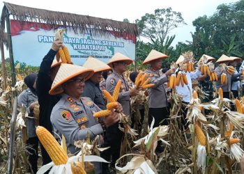 Kapolres Serang Terima Gelar Bapak Jagung Indonesia