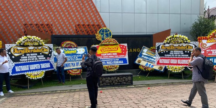 Kantor BPN Kabupaten Tangerang Menerima Karangan Bunga Sarkastis Matinya Keadilan
