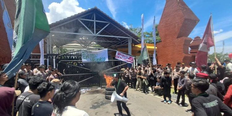 Wagub Banten Sebut Aksi Mahasiswa sebagai Kritik untuk Pembangunan Daerah