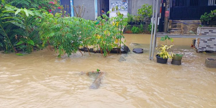 Warga Perumahan Kirana Geram: Banjir Selalu Menerpa Setiap Hujan Turun
