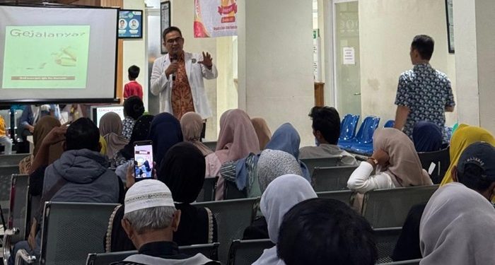 HUT PAPDI, Pengunjung RS di Lebak Menerima Penyuluhan Risiko Penyakit Jantung
