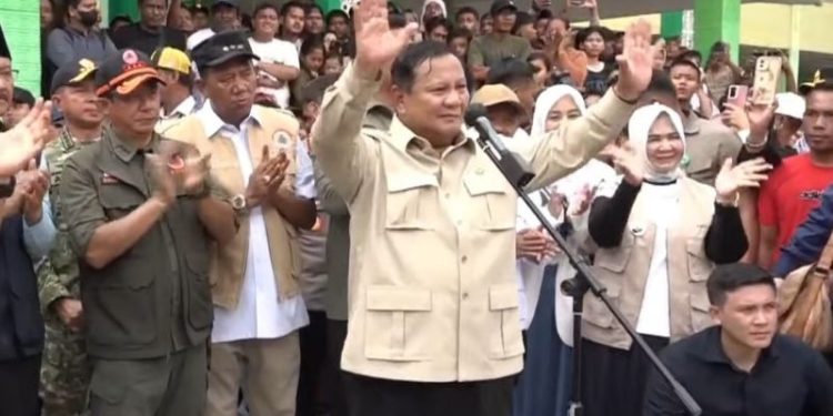 Prabowo kepada Pengungsi: Saya Awasi Setiap Hari, Kalian Tidak Sendiri
