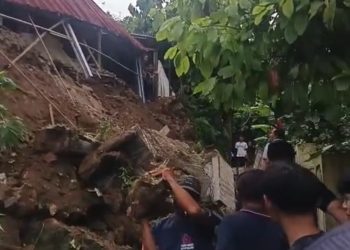 Rumah Rusak dan Akses Jalan Tertutup karena Longsor di Pabuaran Lebak