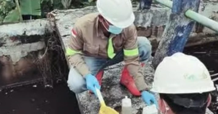 Pengambilan Sampel Air Limbah oleh DLH di TPSA Dengung Lebak