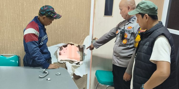 Kantor Kelurahan Pondok Jaya Tangsel Dibobol Saat Linggis Besar Tertinggal