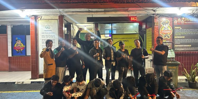 Delapan Remaja Bersenjata Celurit Ditangkap Polisi di Ciputat
