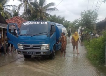 Perumdam TKR Menyediakan Bantuan untuk Warga Terdampak Banjir Kabupaten Tangerang