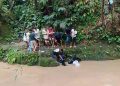 Desa di Lebak Terhubung Jembatan Ambruk, Lima Siswa dan Motor Jatuh ke Sungai