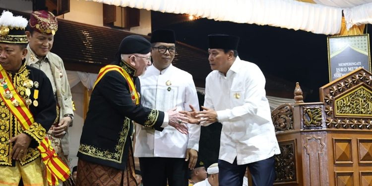 Bupati Tangerang Dapat Pin Kehormatan MAKN Sebagai Apresiasi Lestari Budaya