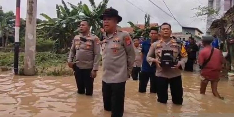 Kapolda Banten Kerahkan Pompa Penyedot Air untuk Atasi Banjir di Cilegon