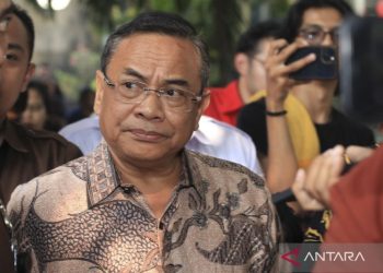 Bupati Diciduk KPK, Warga Pati Gelar Syukuran dan Cukur Gundul