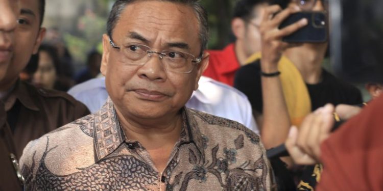 Bupati Diciduk KPK, Warga Pati Gelar Syukuran dan Cukur Gundul
