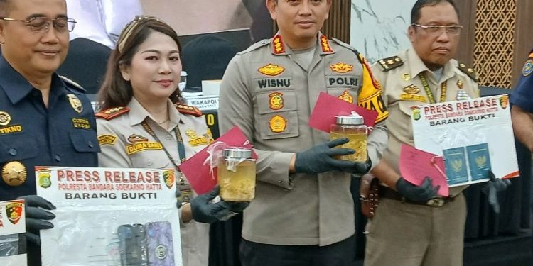 Polisi Bandara Soetta Gagalkan Penyelundupan Bahan Baku Saja Rp4,28 Miliar