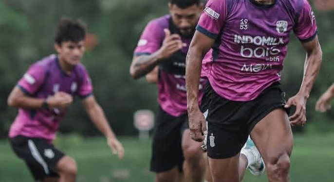 Persita Kalah di Padang, Penalti Diego Mauricio Ajak Kabau Sirah Menang