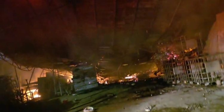 Gudang Dekorasi dan Tekstil Cipadu Tangsel Terbakar Habis